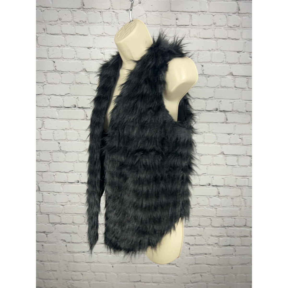 Ariat Black Shaggy Faux Fur Lined Hook and Eye Western Rodeo Vest Women's M
