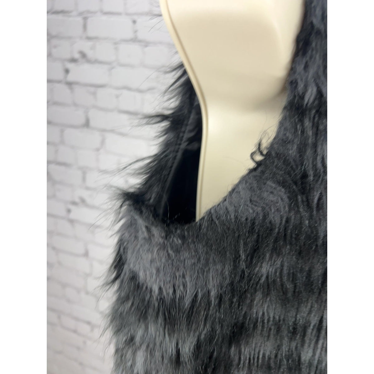 Ariat Black Shaggy Faux Fur Lined Hook and Eye Western Rodeo Vest Women's M