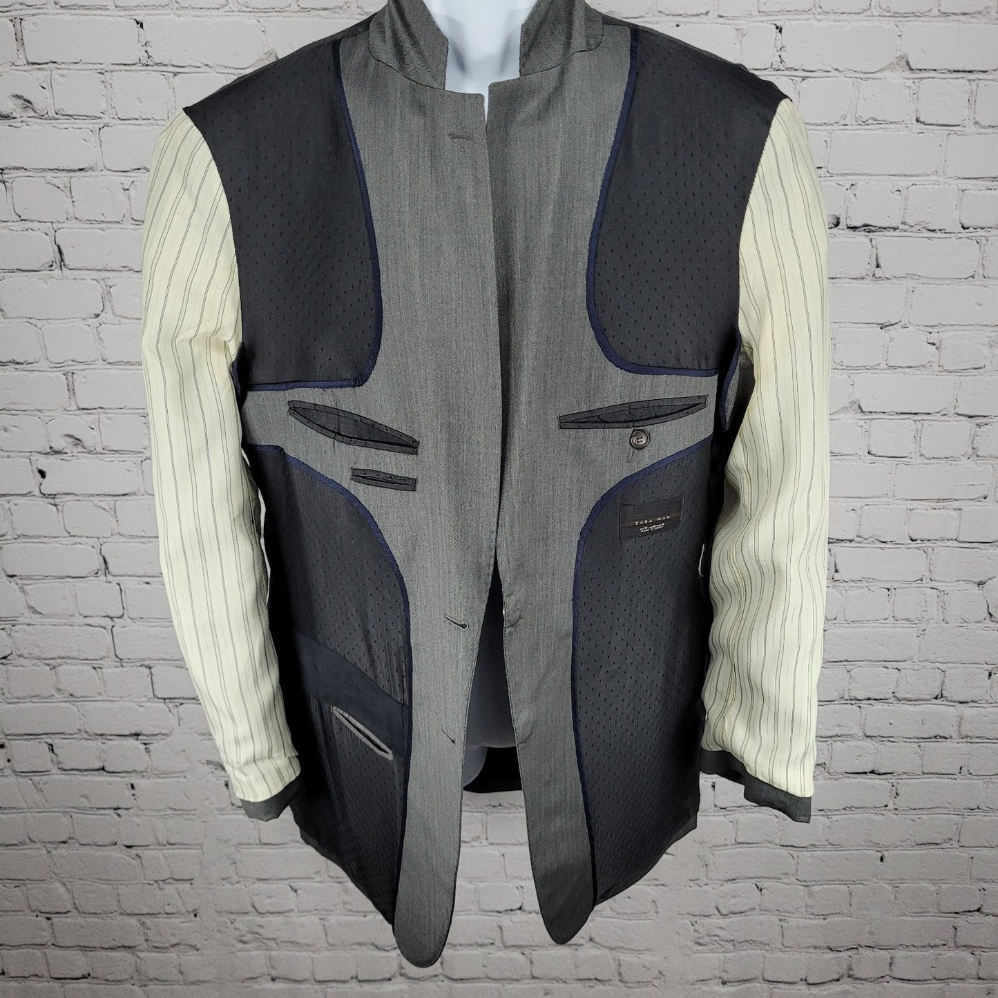 Zara Man Grey Herringbone 2 Button Vented Notch Blazer Sport Coat Size 46