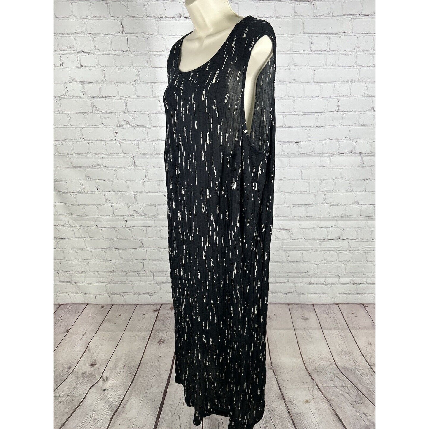 VTG Olivia Rose Black White Textured Wide Strap Pullover Shift Dress 24