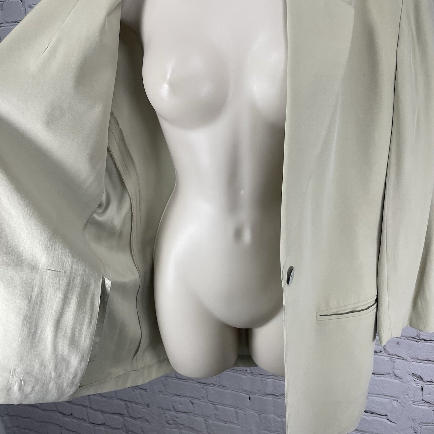 Liz Claiborne Beige Silk Oyster Shell Button Lightweight Unlined Blazer Size 4