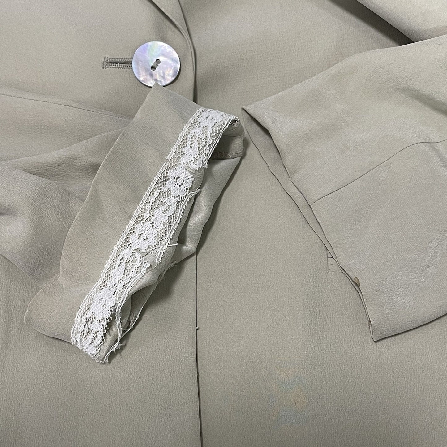 Liz Claiborne Beige Silk Oyster Shell Button Lightweight Unlined Blazer Size 4