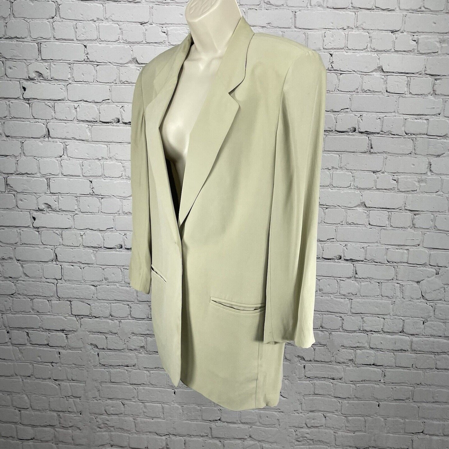 Liz Claiborne Beige Silk Oyster Shell Button Lightweight Unlined Blazer Size 4