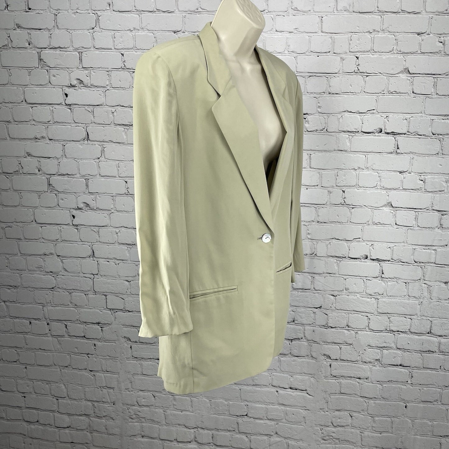Liz Claiborne Beige Silk Oyster Shell Button Lightweight Unlined Blazer Size 4