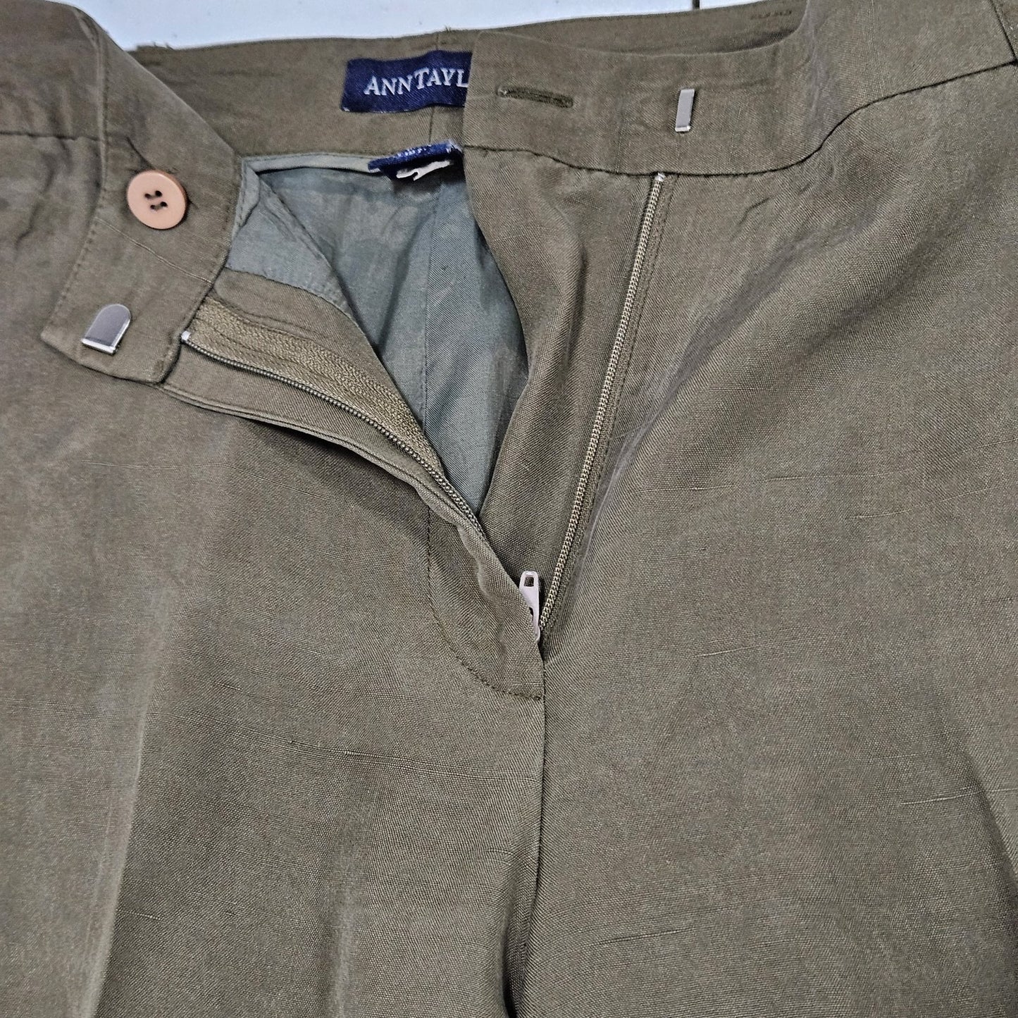 Ann Taylor Green 100% Silk Mid Rise Lined Cuffed Straight Dress Pants 4 (26x30)