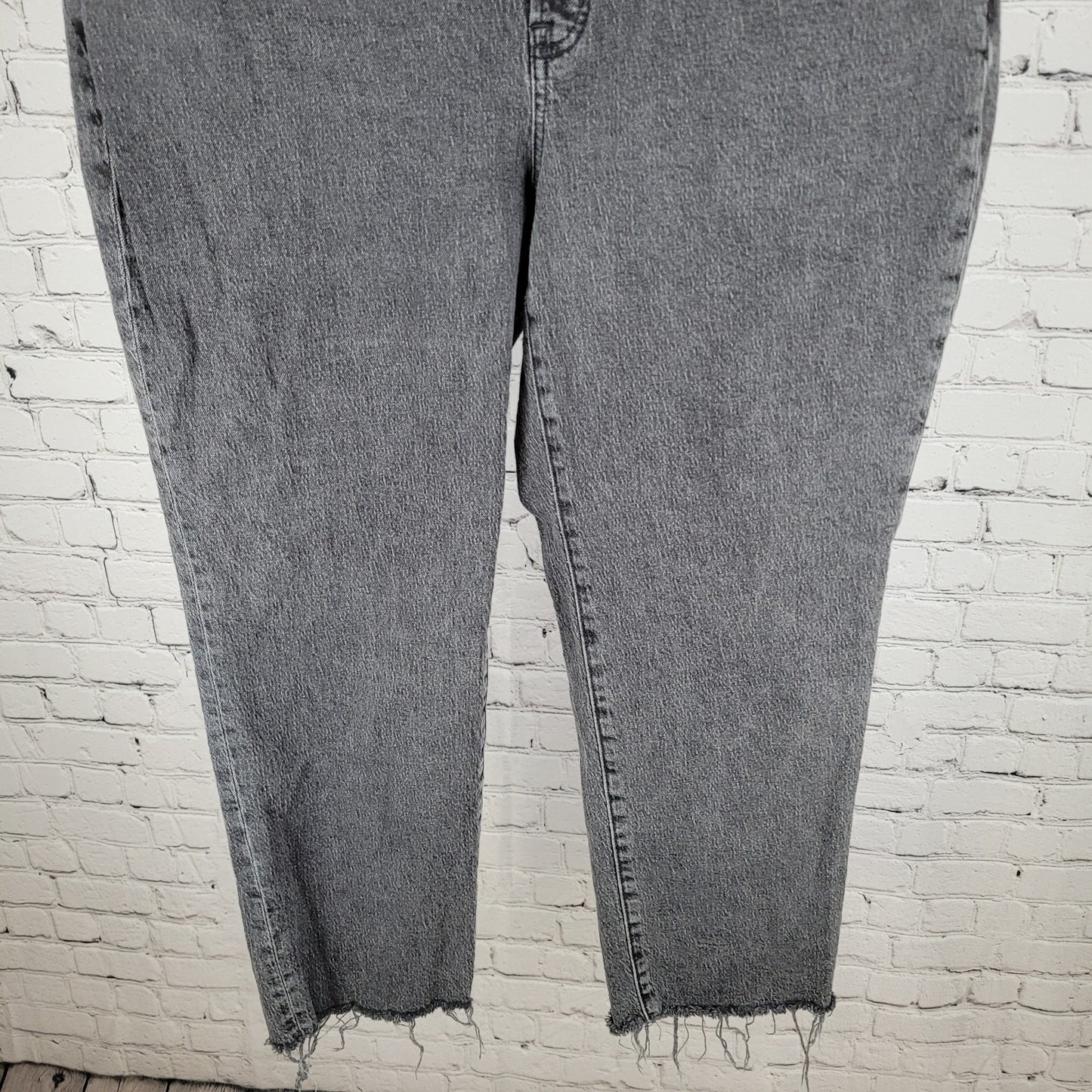 Madewell Grey Denim Curvy Perfect Vintage Straight Jeans Size 14W (34x27)