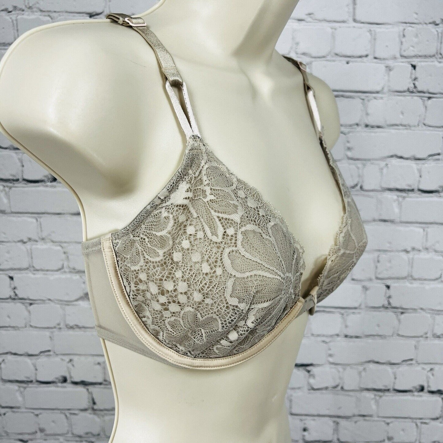 Victoria’s Secret Nude Lace Unlined Demi Underwire Unpadded Multiway Strap 32DDD
