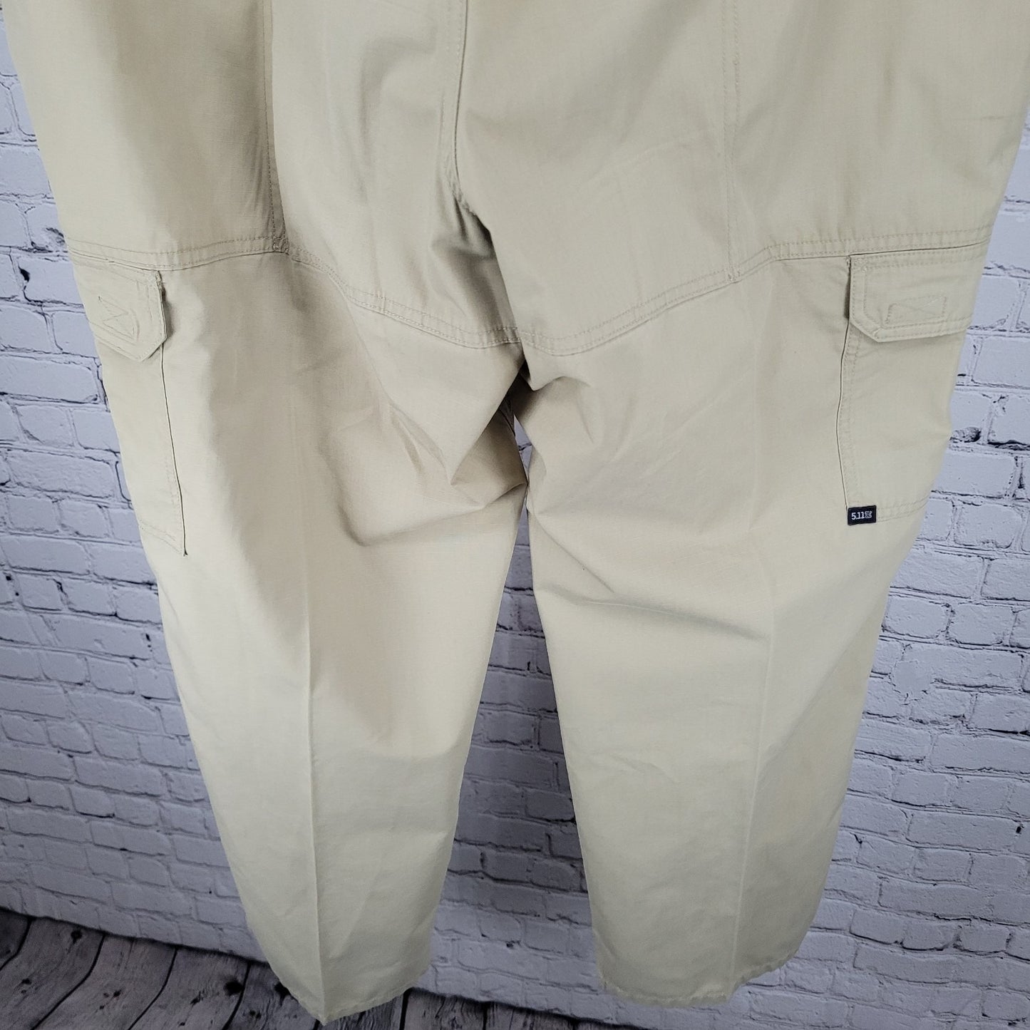 5.11 Tactical Series Tan Cargo Pockets Straight Leg Utility Pants (40x32)