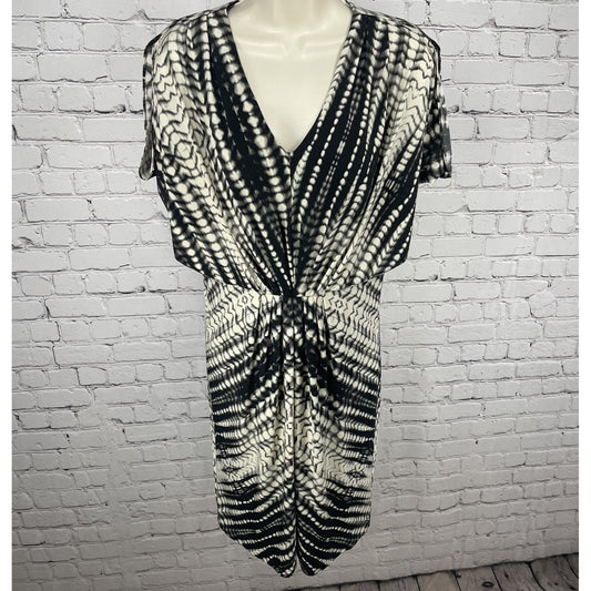 Chico’s Black & Ivory Printed Pleated Slit Sleeve Blouson Dress Size 0.5 US 6
