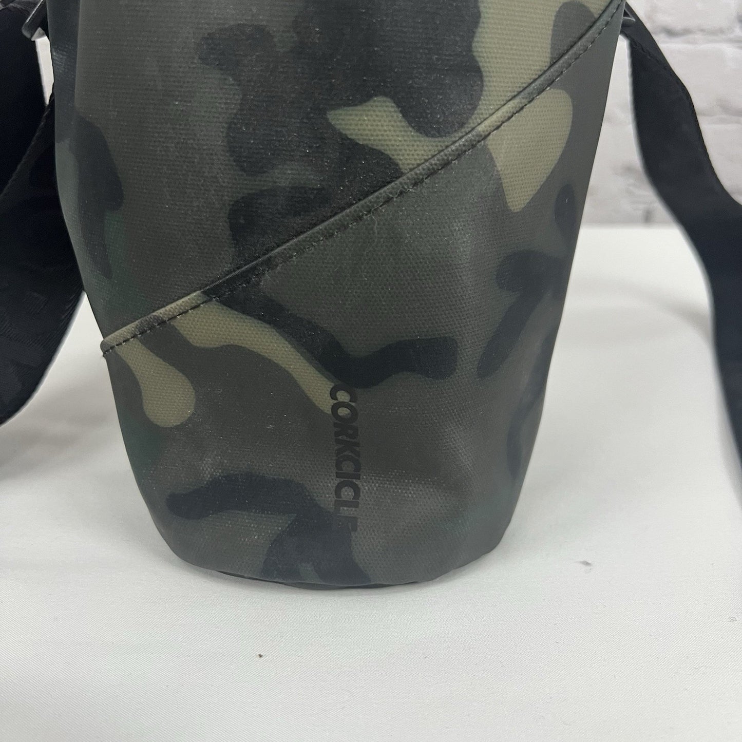 Corkcicle Camo Crossbody 20oz Glass Insulated Water Bottle Sling Bag Pocket