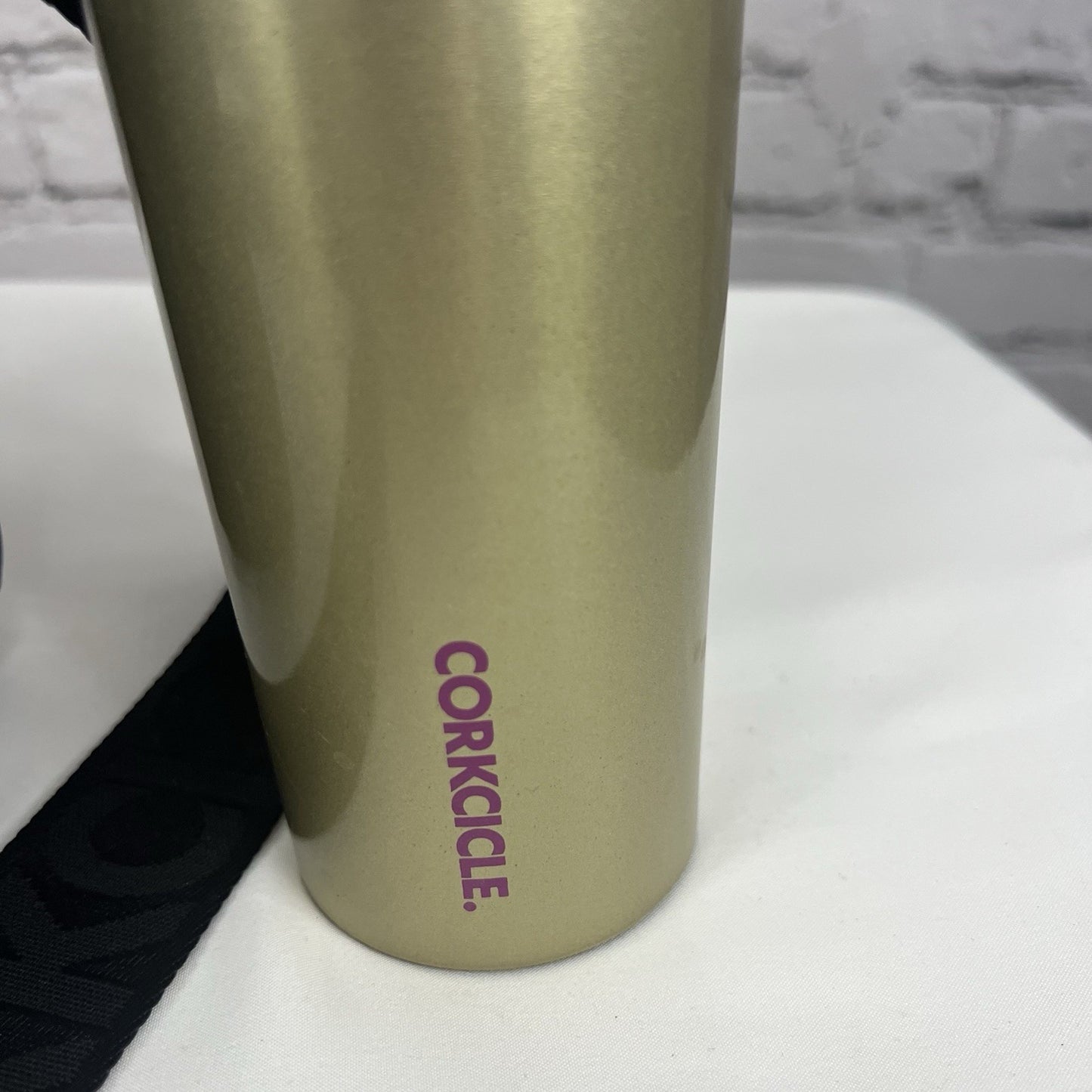 Corkcicle Camo Crossbody 20oz Glass Insulated Water Bottle Sling Bag Pocket
