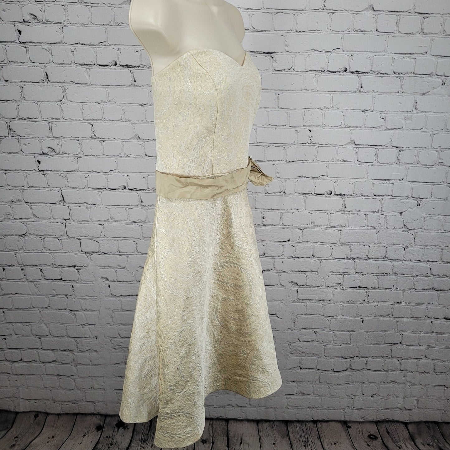VTG David's Bridal Cream Gold Metallic Brocade Sleeveless Brooch A Line Dress 14
