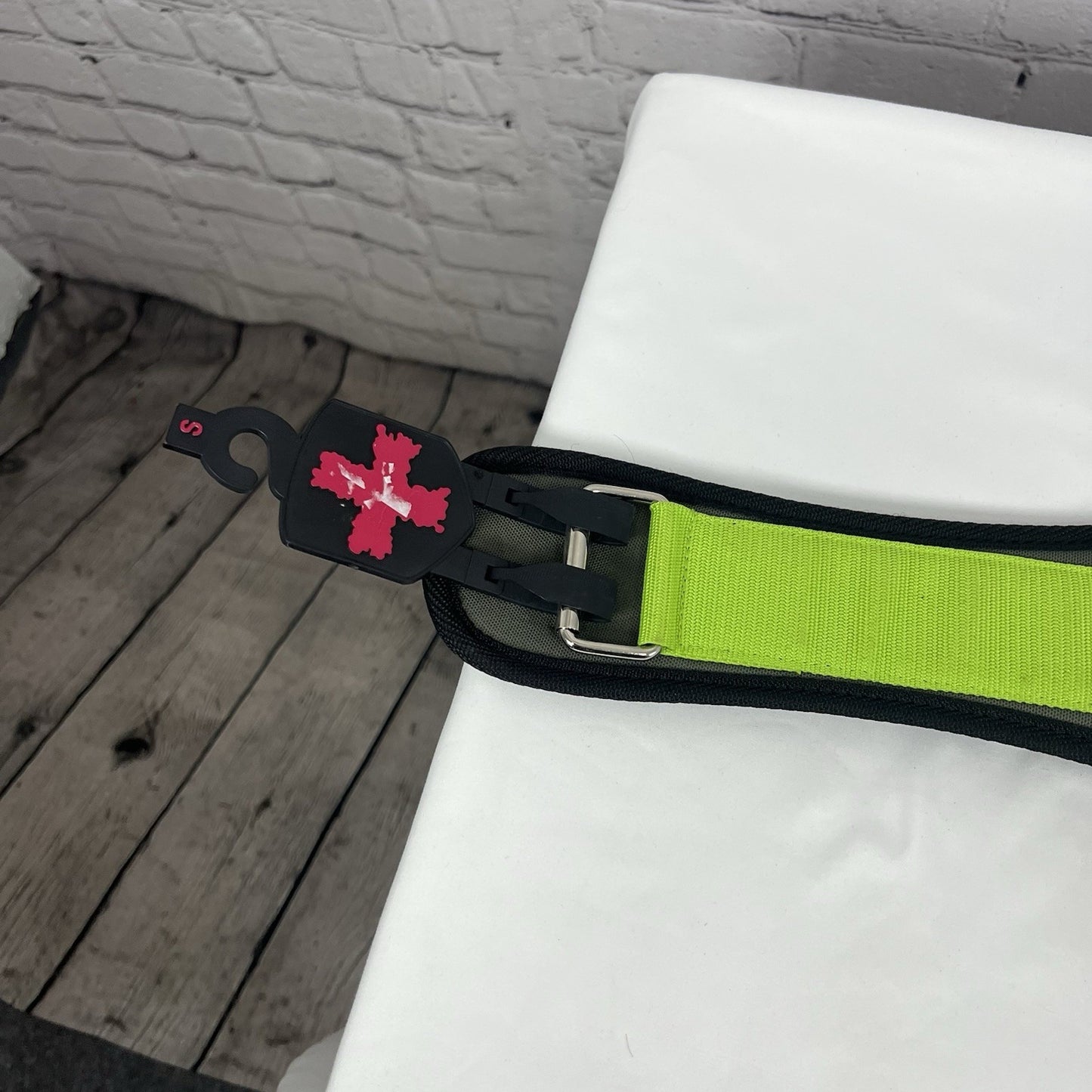 NWOT Harbinger Green Black Womens Foam Padded Core Support Belt Lifting S