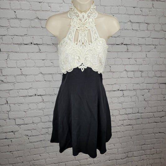 VTG Scott McClintock Black & White Crochet Lace Backless Dress USA Made Size 6P