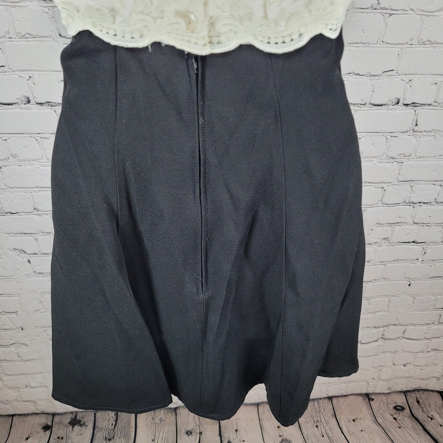 VTG Scott McClintock Black & White Crochet Lace Backless Dress USA Made Size 6P