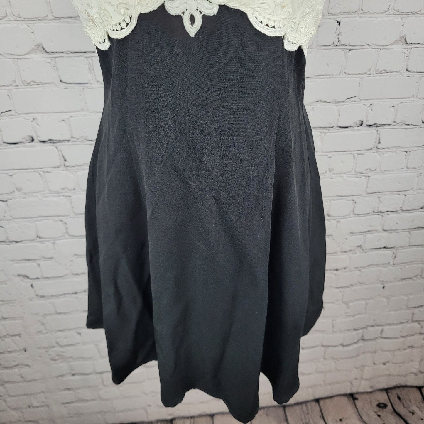 VTG Scott McClintock Black & White Crochet Lace Backless Dress USA Made Size 6P
