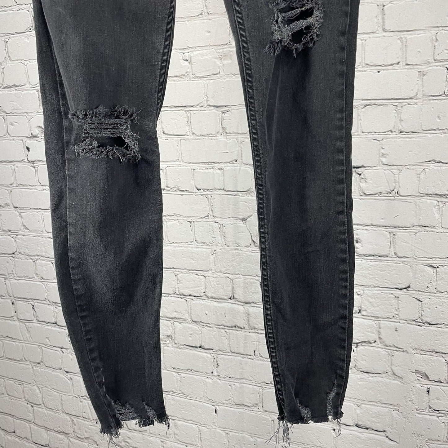 Free People Black Distressed Skinny Ankle Mid Rise Stretch Jeans Size 27 (28x25)
