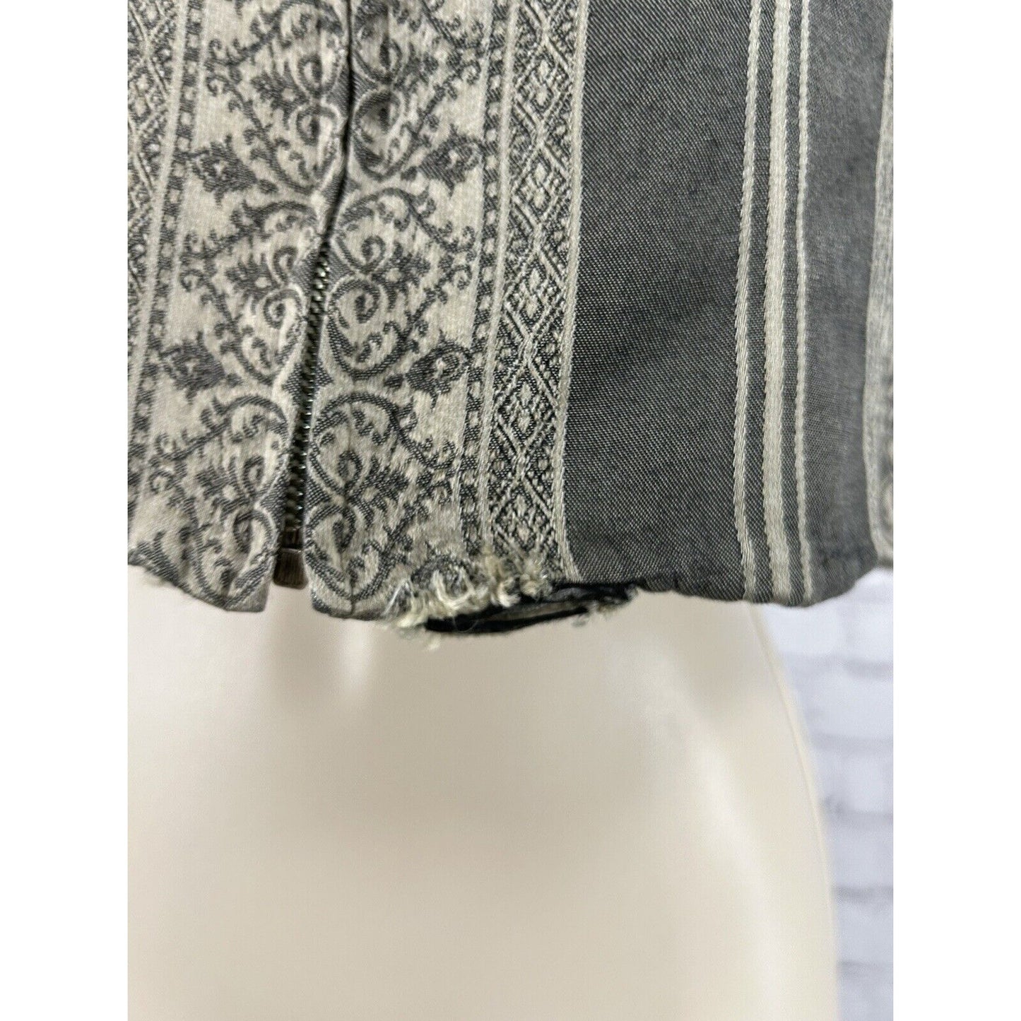 VTG Emanuel Ungaro Petite Gray Cropped Front Full Zip Closure Women’s Vest 6P