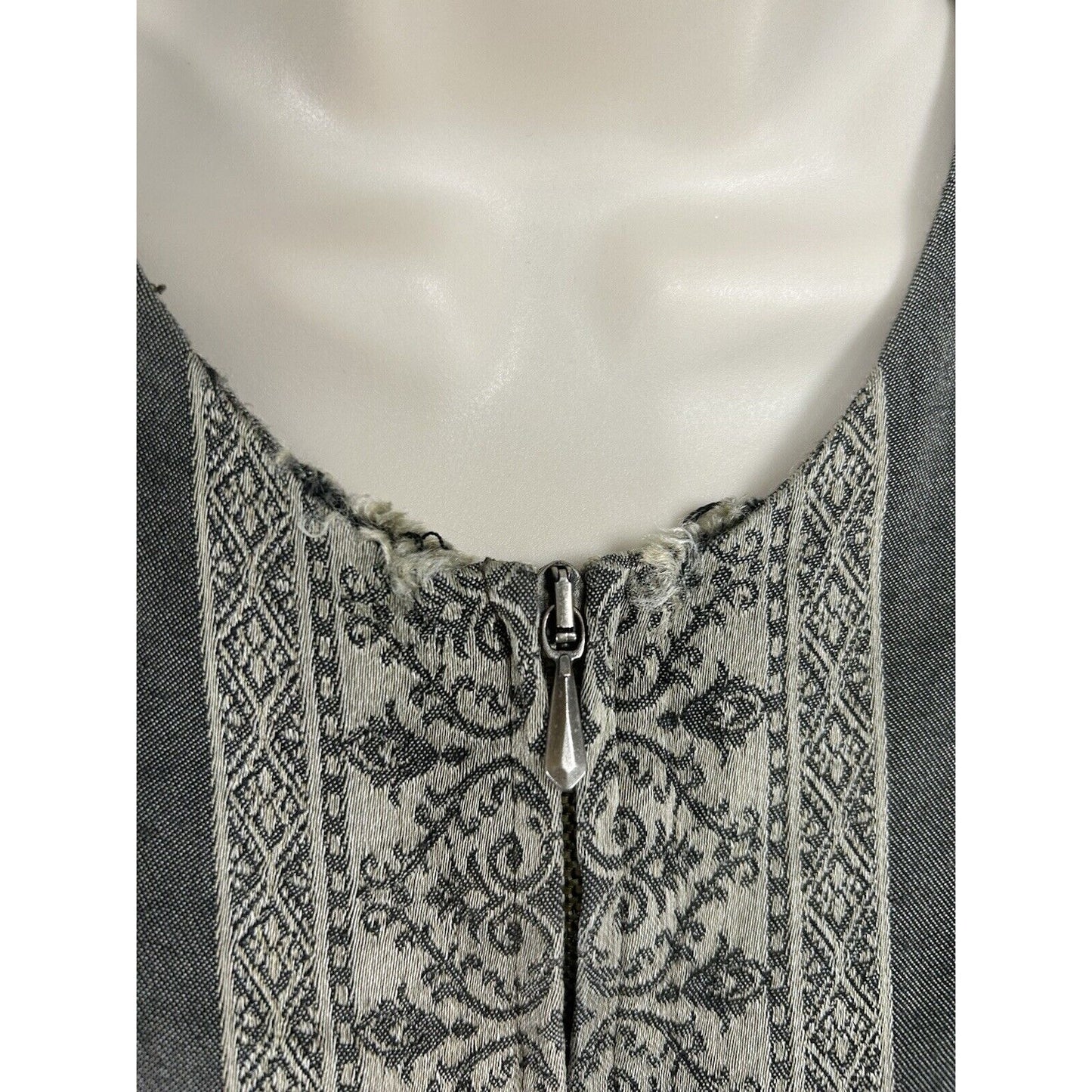 VTG Emanuel Ungaro Petite Gray Cropped Front Full Zip Closure Women’s Vest 6P