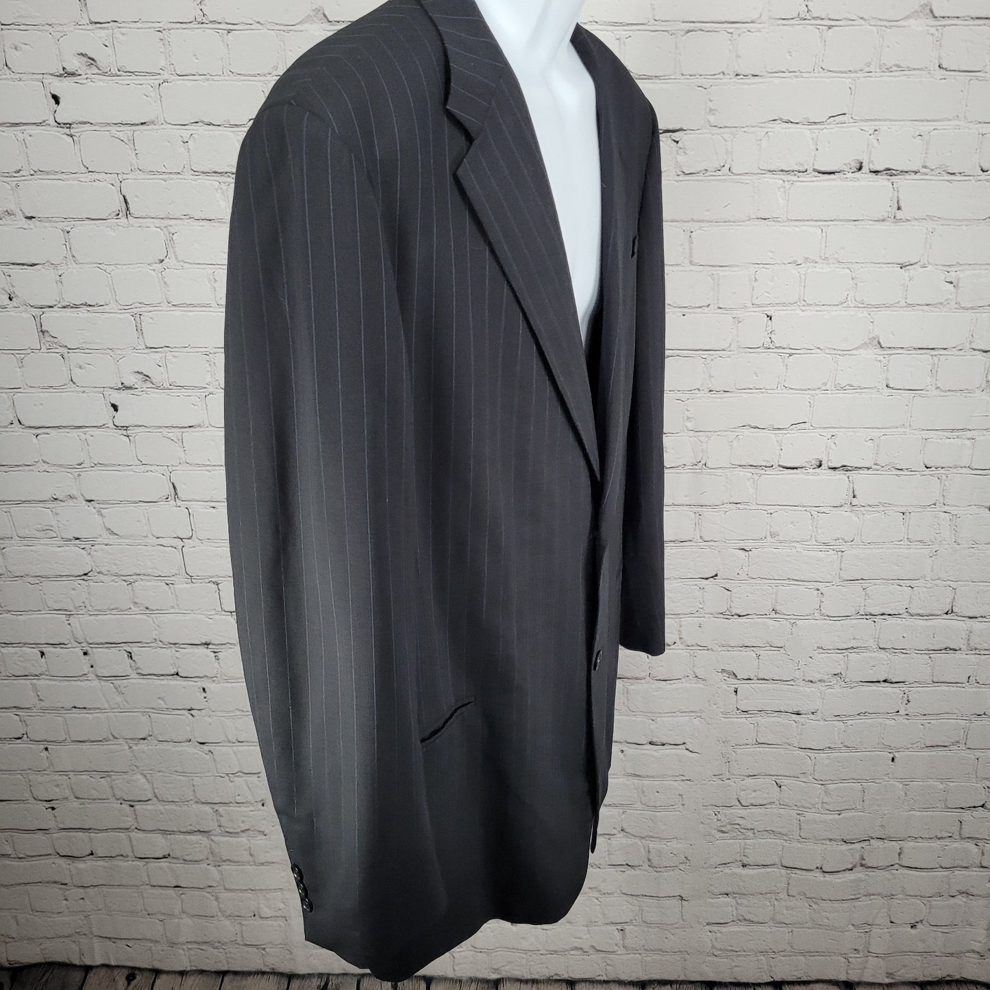 Donna Karan Black 100% Wool Pinstriped Blazer Sport Coat Italy Made Size 44L