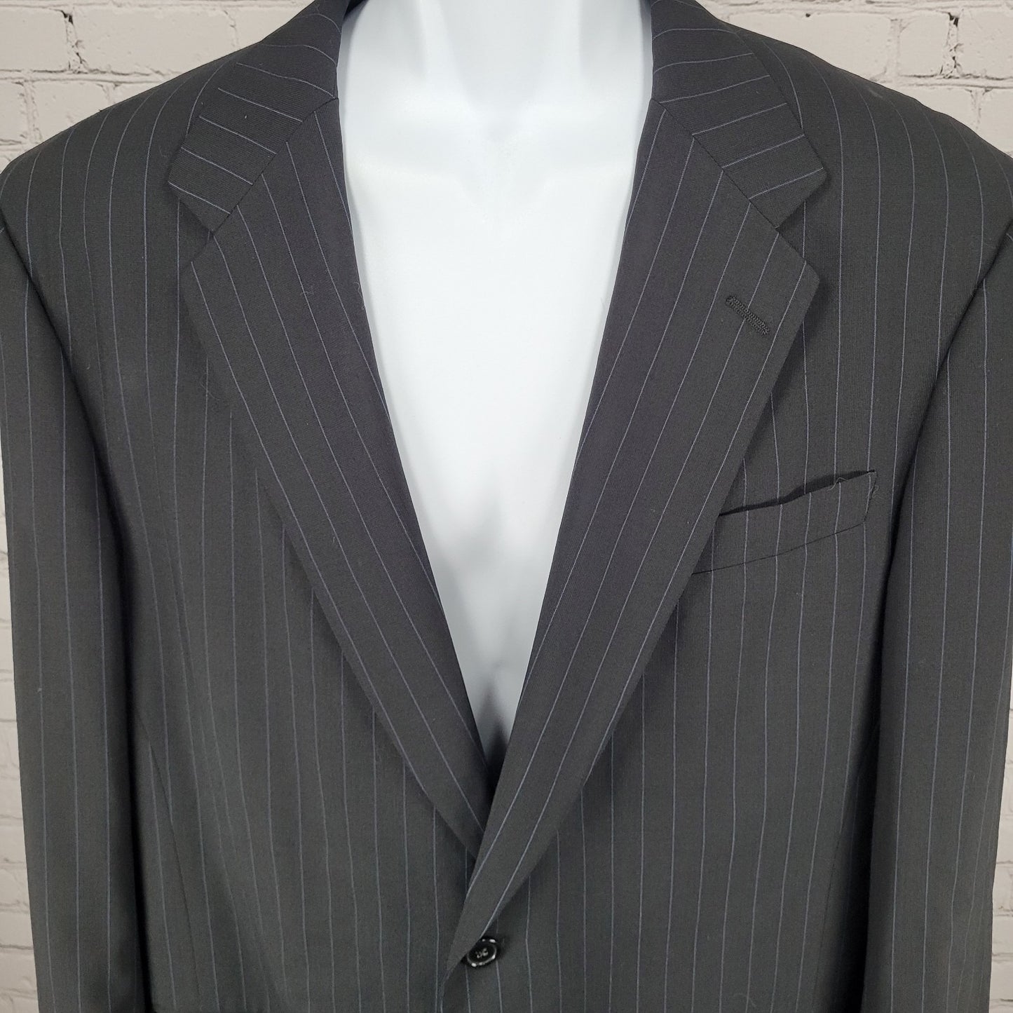 Donna Karan Black 100% Wool Pinstriped Blazer Sport Coat Italy Made Size 44L