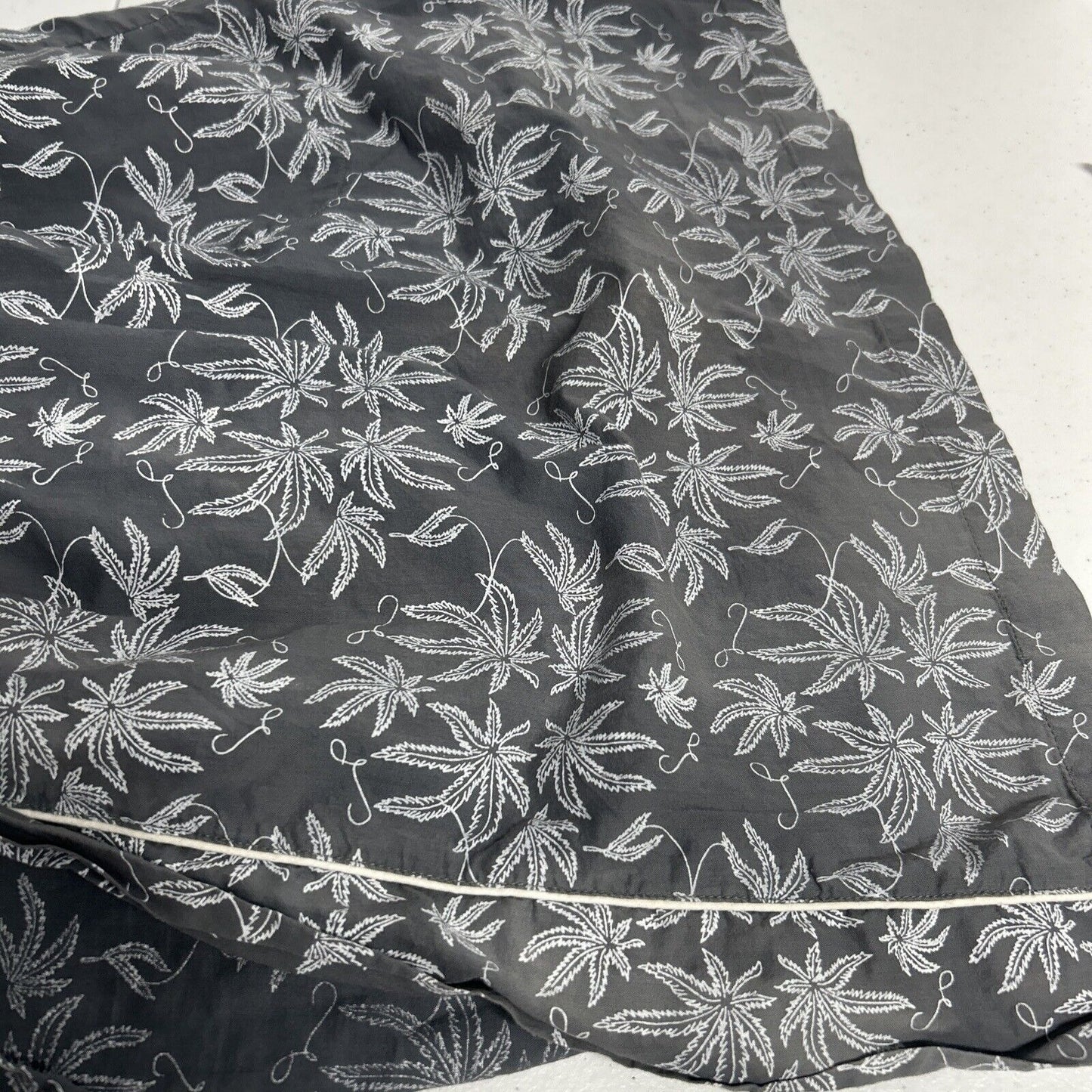 Dawson + Hellmann Gray Cannabis Leaf Print Lightweight Inner Tie House Robe O/S