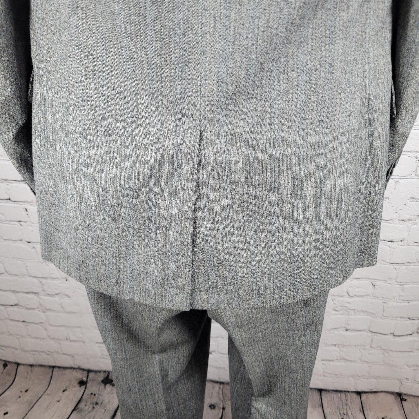 John Brooks Grey Herringbone Full Suit Set Notch Blazer Size 36 Pants 27x33