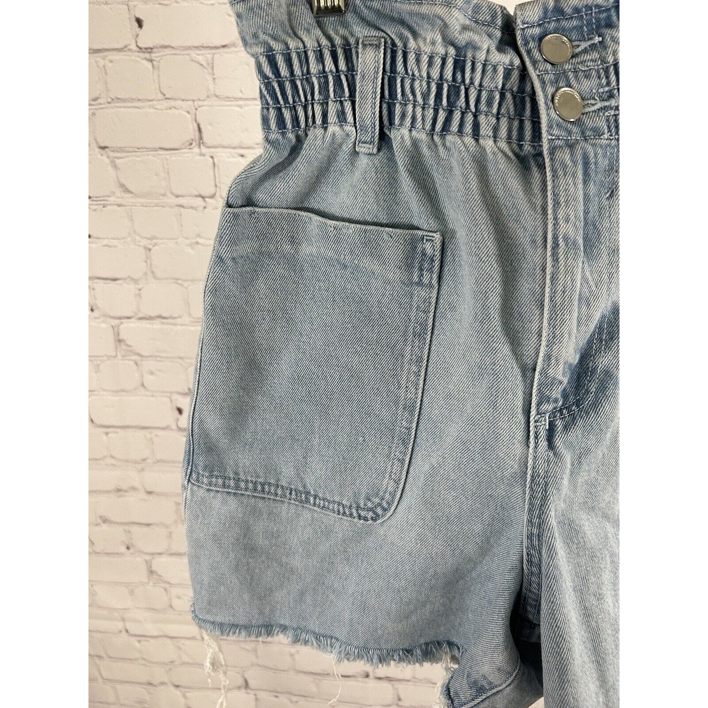 Zara Lightwash Denim Blue Elastic Waist High Waisted Shorts Womens Size 2 (24x5)