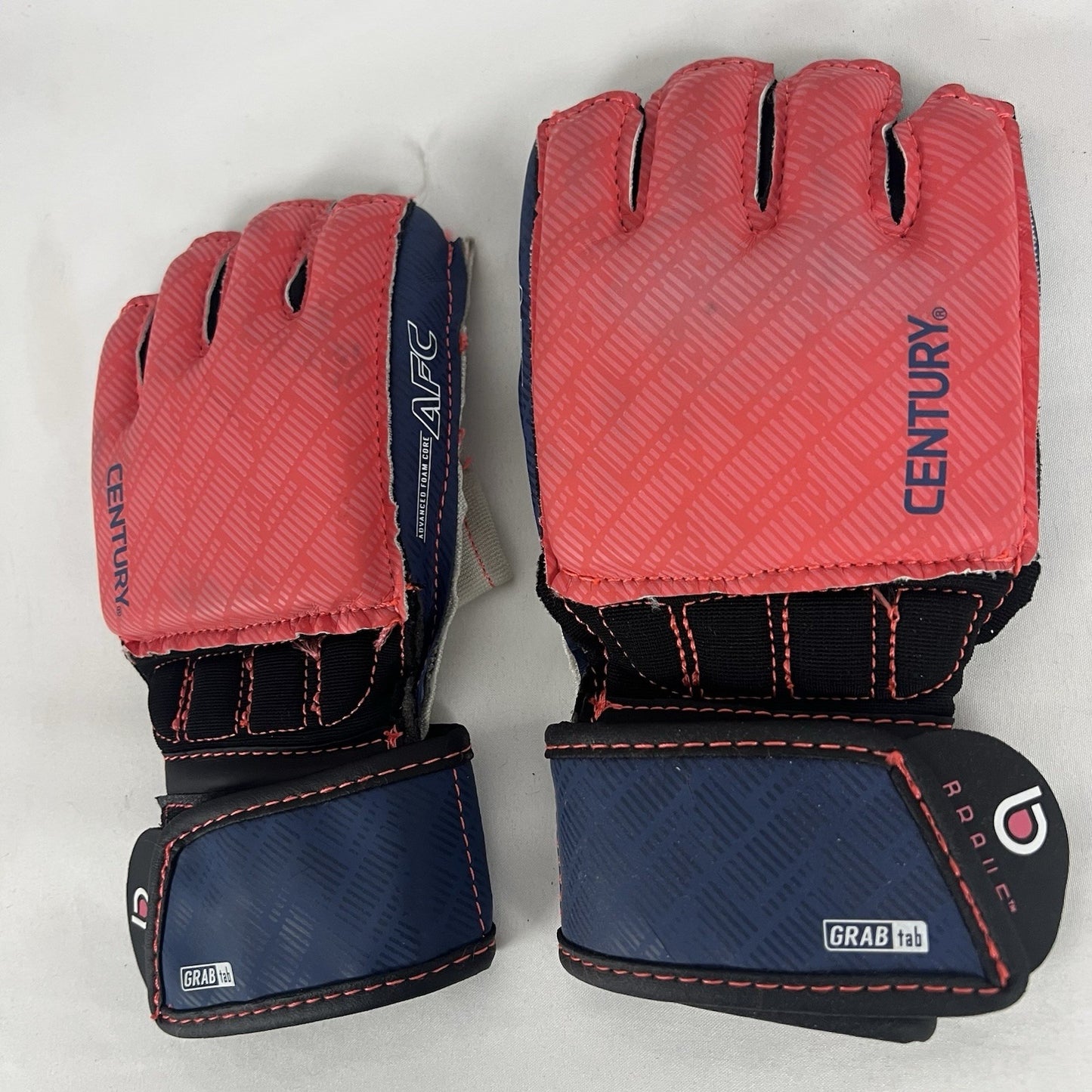 Century Red Blue BRAVE Grab Tab AFC Advanced Foam Core Workout Gloves M/L