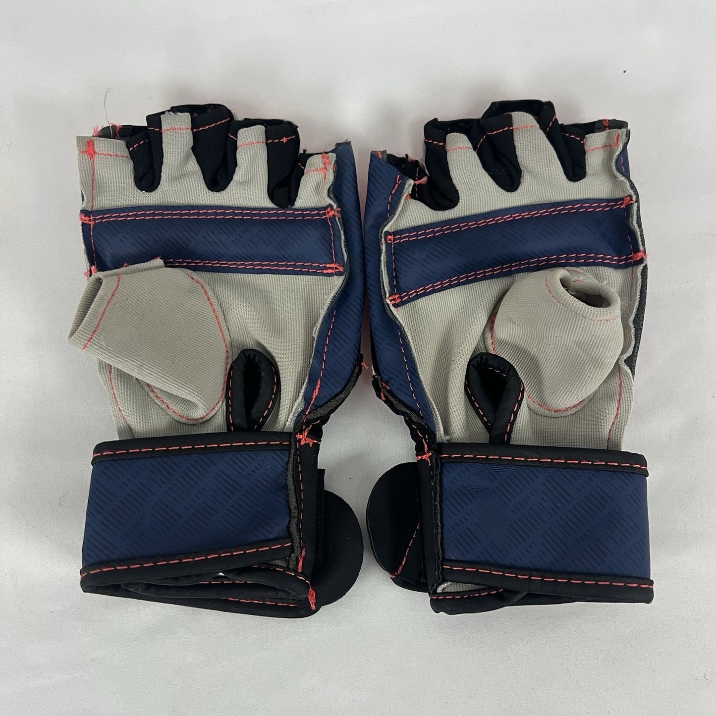 Century Red Blue BRAVE Grab Tab AFC Advanced Foam Core Workout Gloves M/L