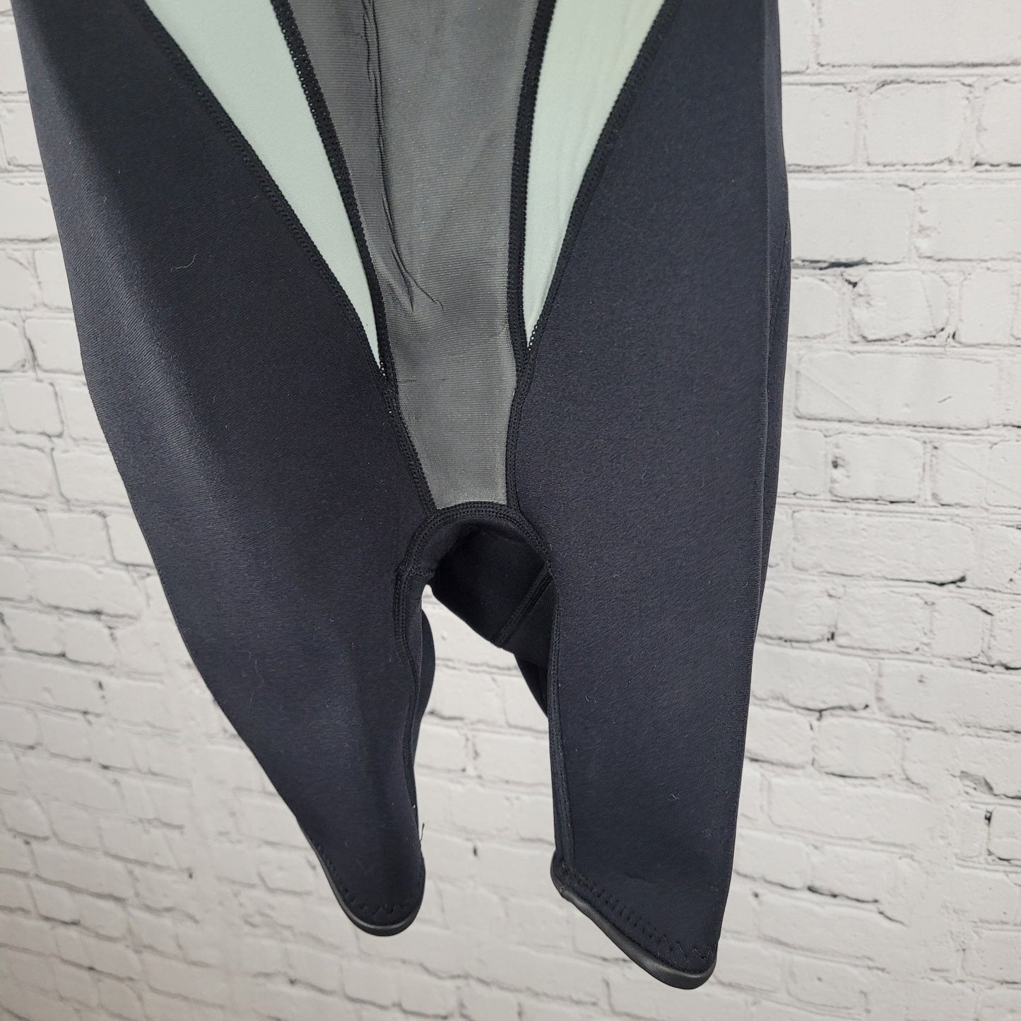 O'Neill Black & Grey Elite 2/1 MM Zipped Shorty Dive Wetsuit Youth Kids Size 8