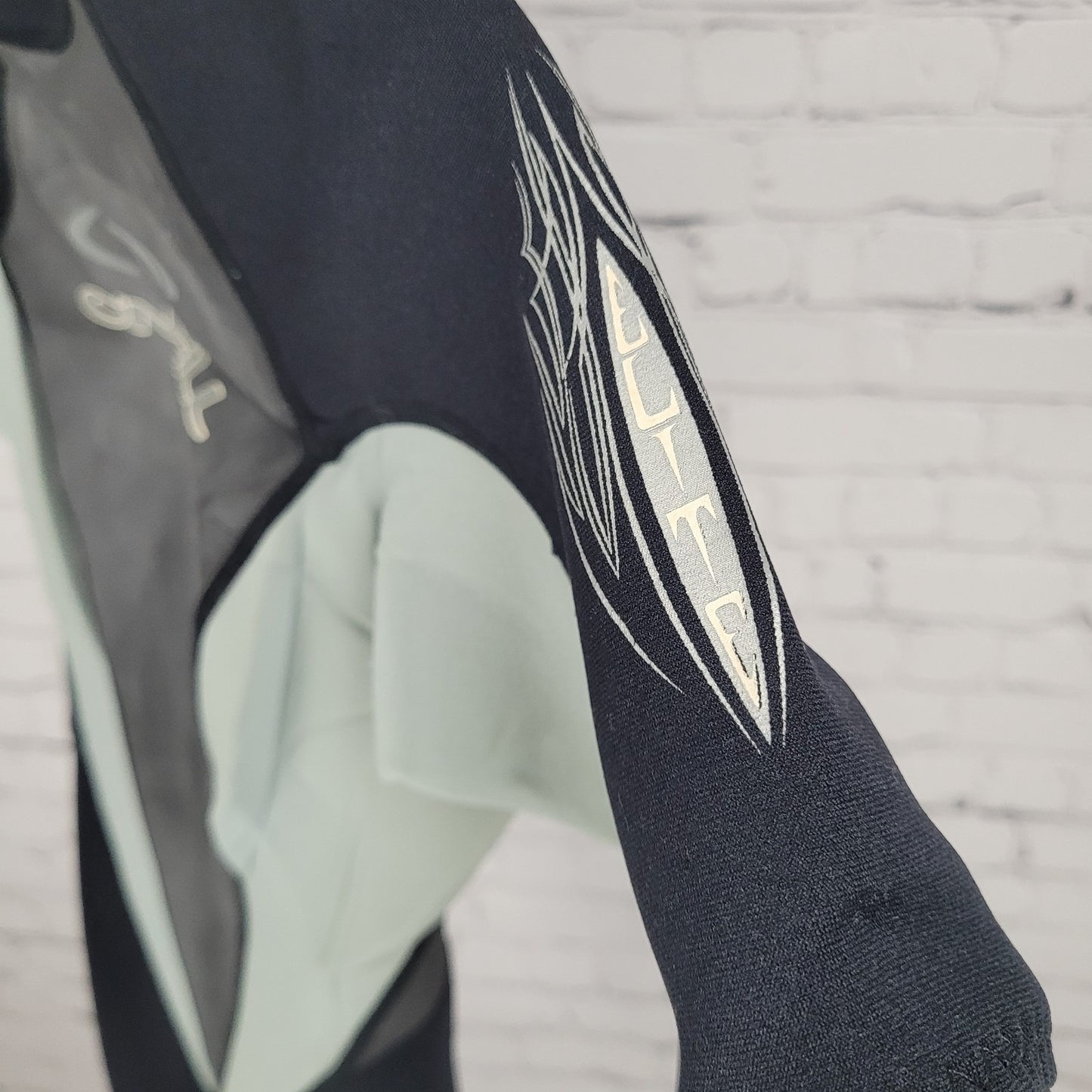 O'Neill Black & Grey Elite 2/1 MM Zipped Shorty Dive Wetsuit Youth Kids Size 8