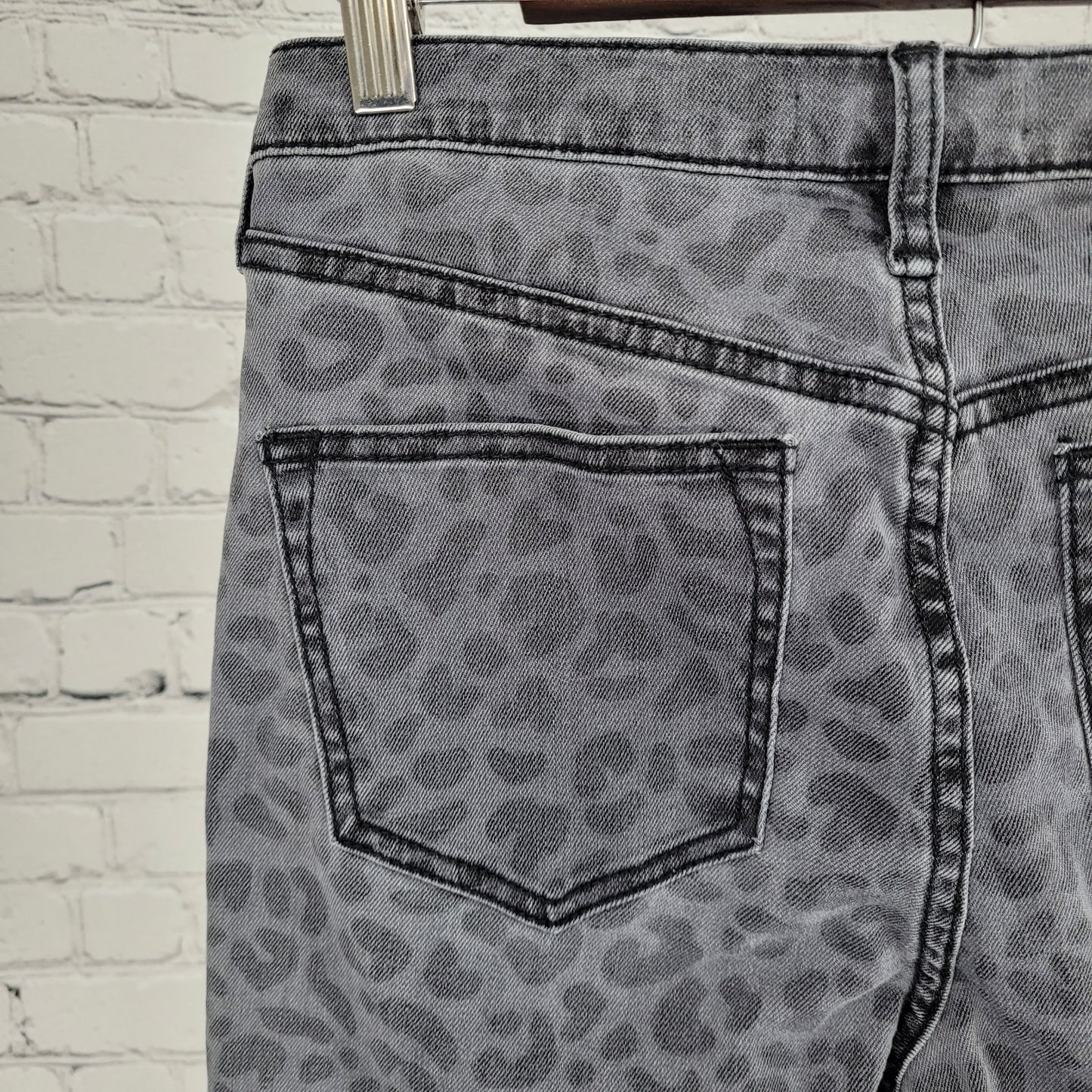 Johnny Was Grey Denim Leopard Mid Rise Skinny Stretch Jeans Size 26 (26x29)