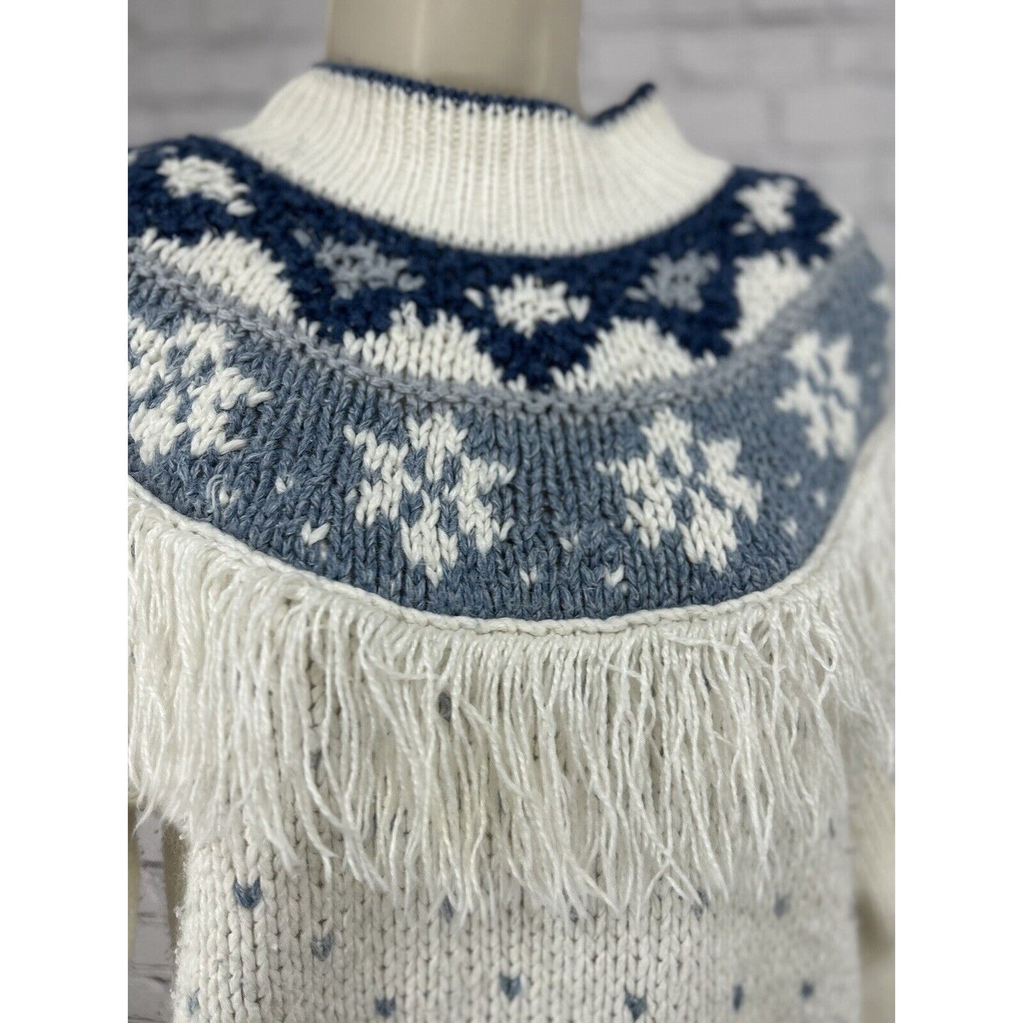 VTG Huntington Ridge White Blue Sweater Snowflake Fringe Hand Knit Women’s M