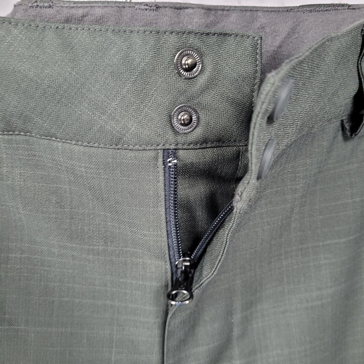 Burton Grey DryRide Adjustable Waist Ski Snowboard Pants Size Medium M (33x31)