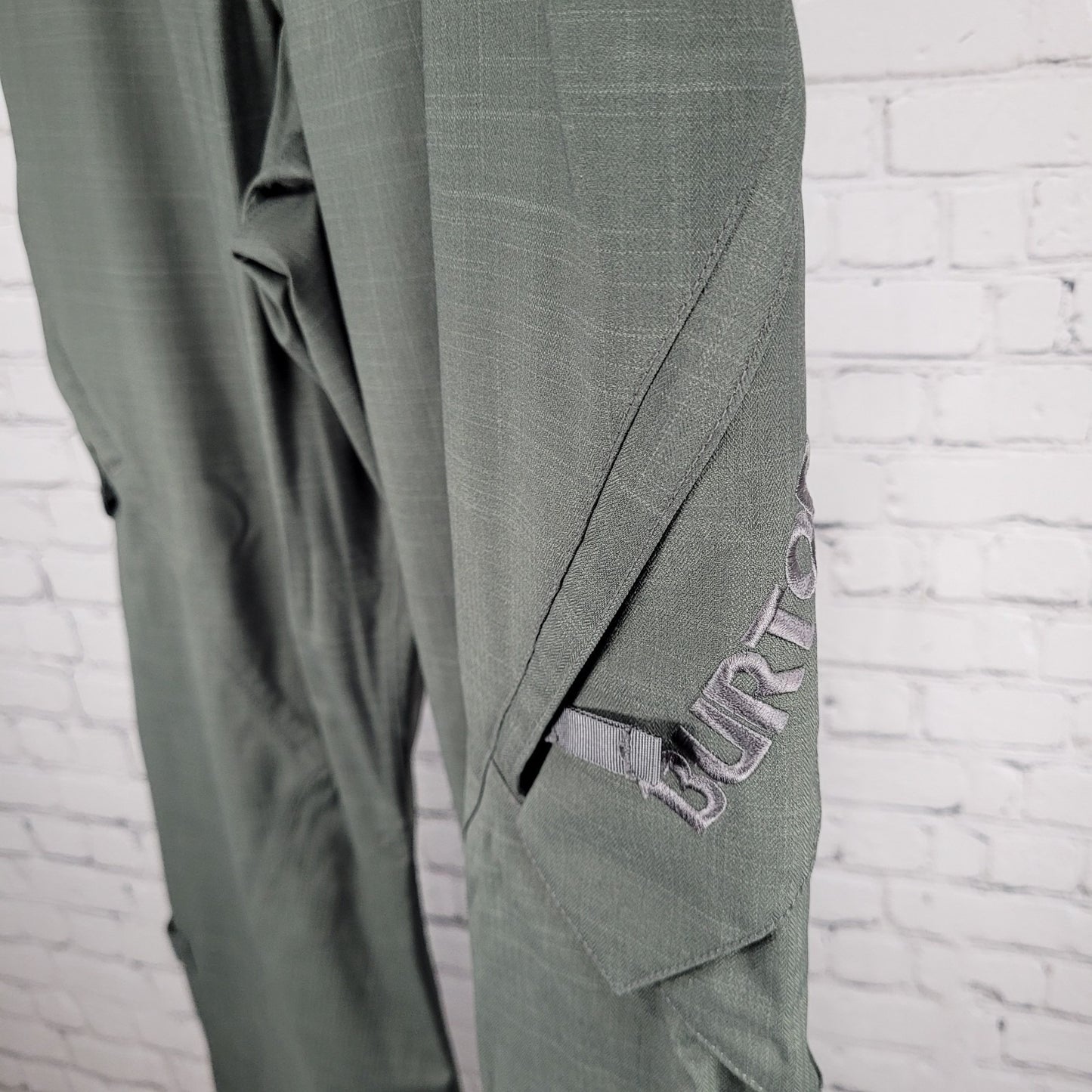 Burton Grey DryRide Adjustable Waist Ski Snowboard Pants Size Medium M (33x31)