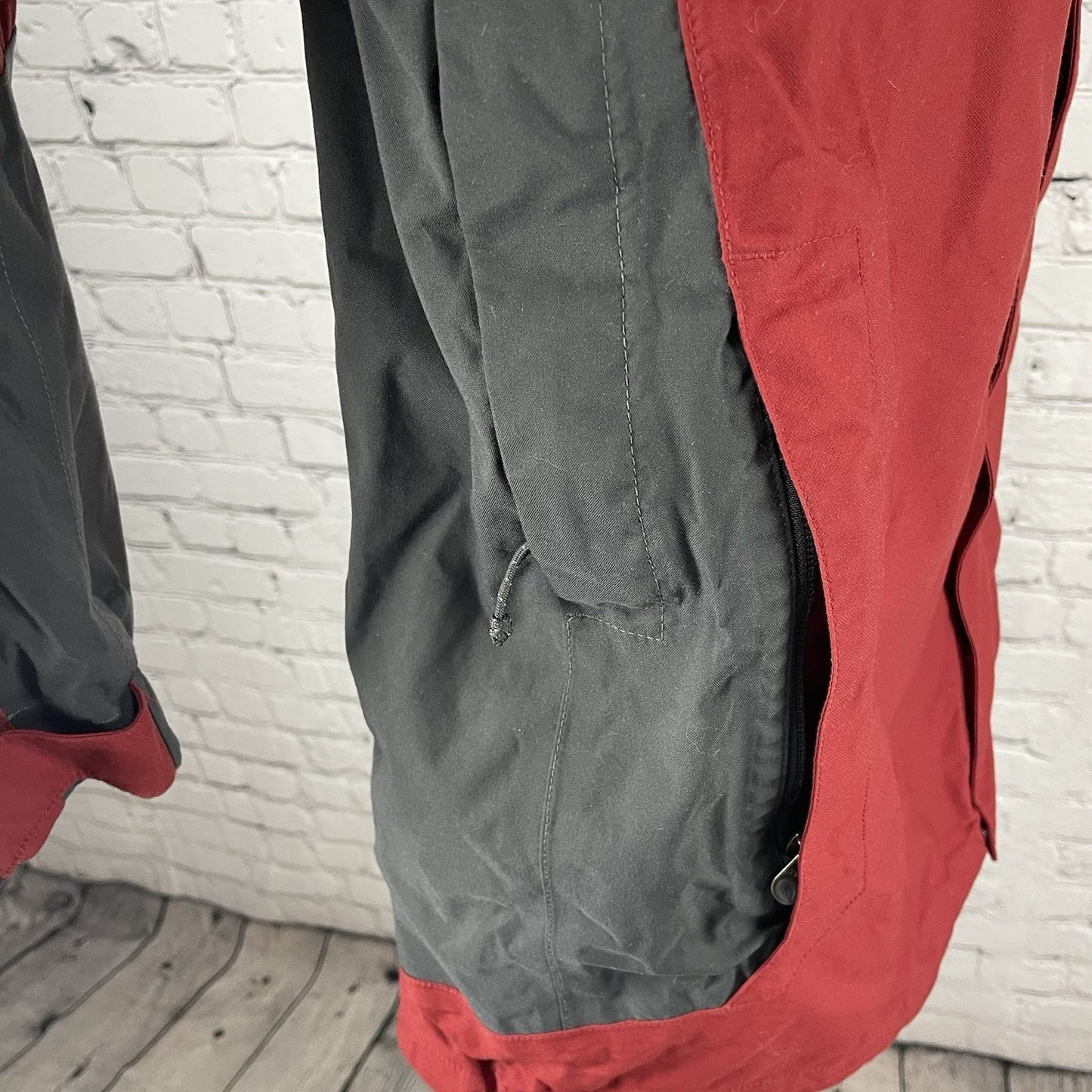 The North Face Red & Grey HyVent Zipped Pockets Lined Jacket Size Medium M
