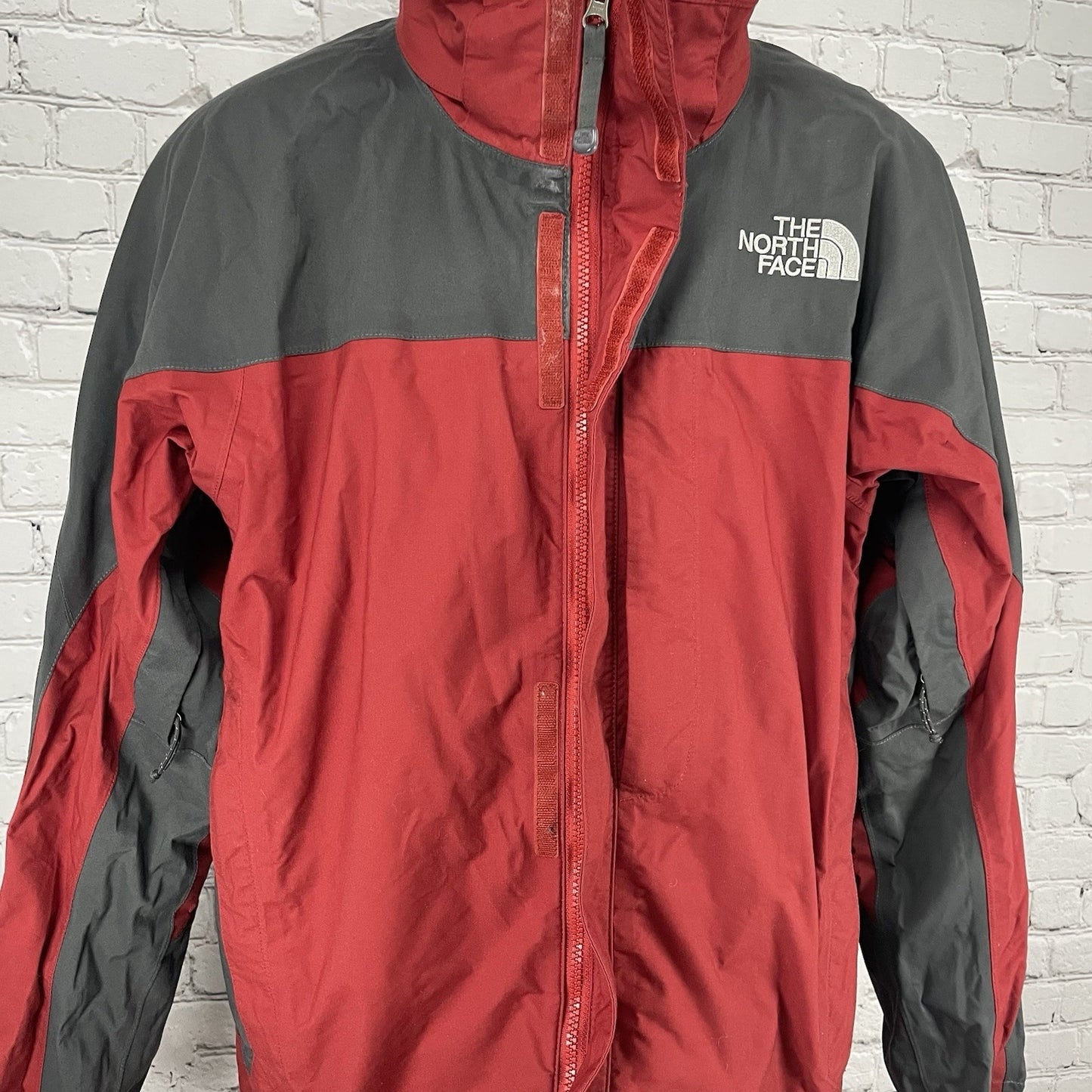 The North Face Red & Grey HyVent Zipped Pockets Lined Jacket Size Medium M