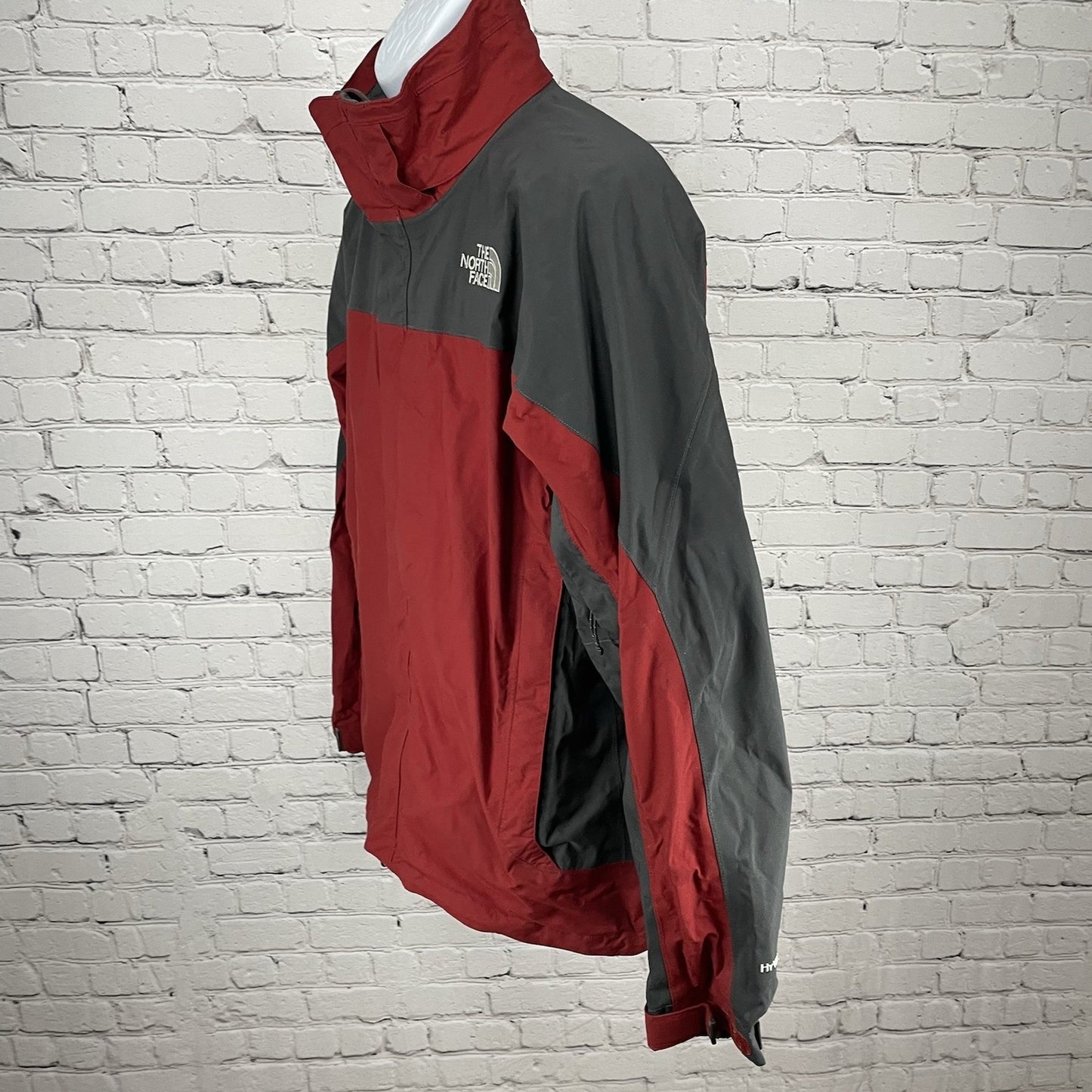 The North Face Red & Grey HyVent Zipped Pockets Lined Jacket Size Medium M