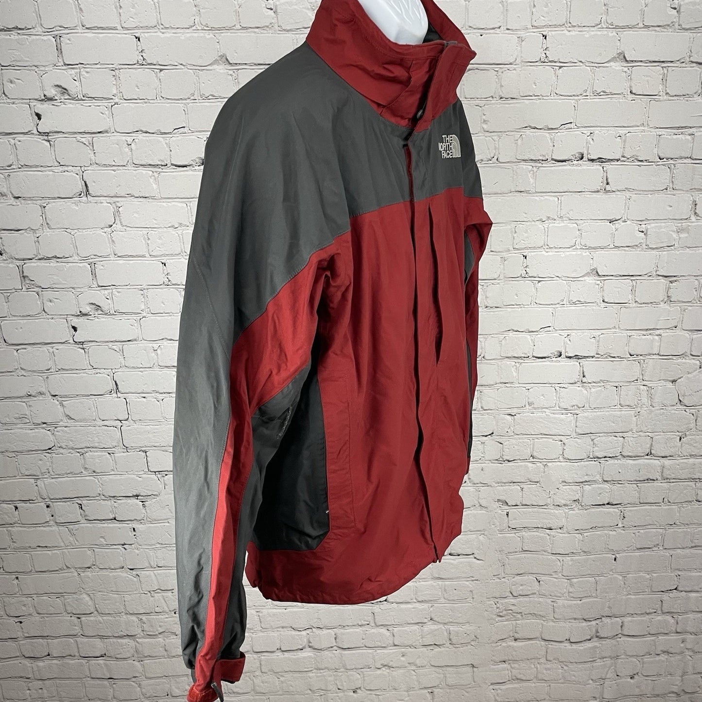 The North Face Red & Grey HyVent Zipped Pockets Lined Jacket Size Medium M