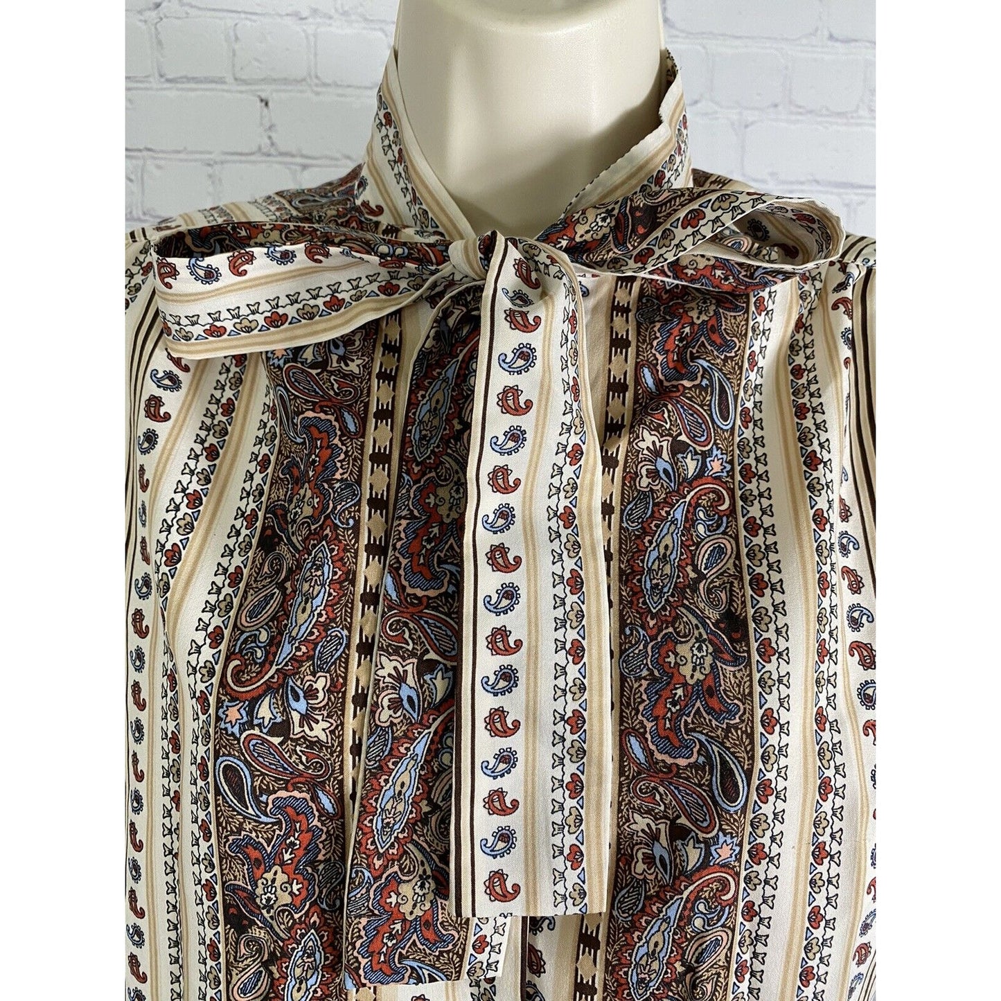 VTG Unbranded Multicolored Long Sleeve Paisley Button Up Neck Tie Blouse Medium