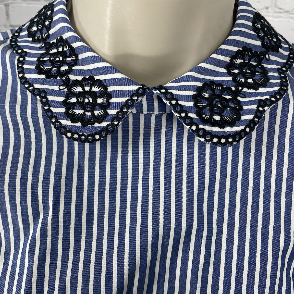 NWD CeCe Blue Sapphire Striped Floral Embroidered High Neck Collar Top Size XS