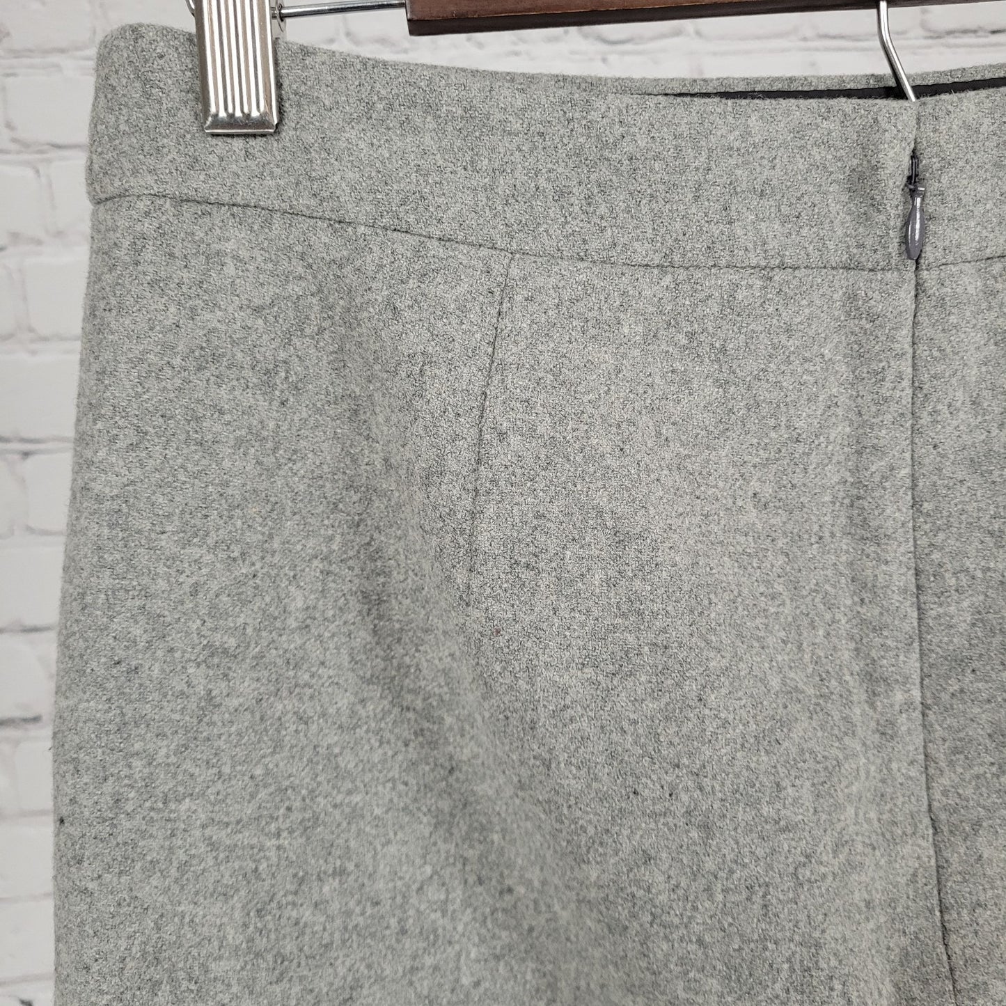 J.CREW Grey Wool Blend Back Slit Lined Straight Mini Skirt Size 2 (27x18)