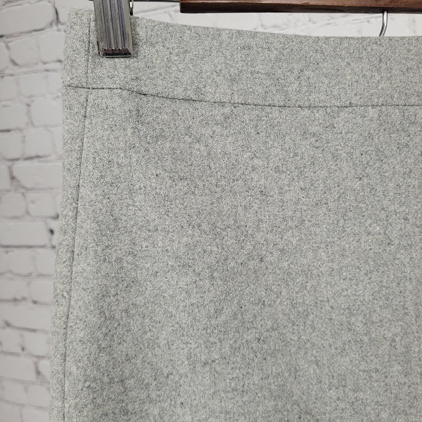 J.CREW Grey Wool Blend Back Slit Lined Straight Mini Skirt Size 2 (27x18)