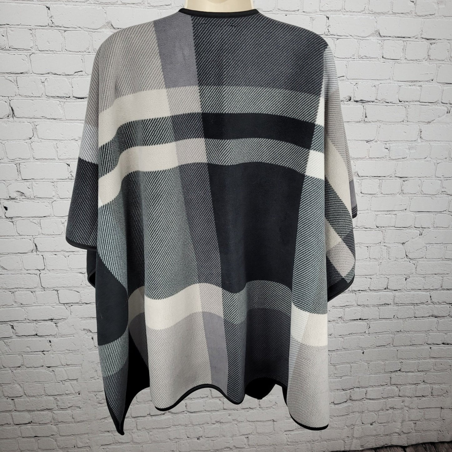 Ike Behar Grey Plaid Fleece Lined Open Cozy Shawl Cape Sweater One Size