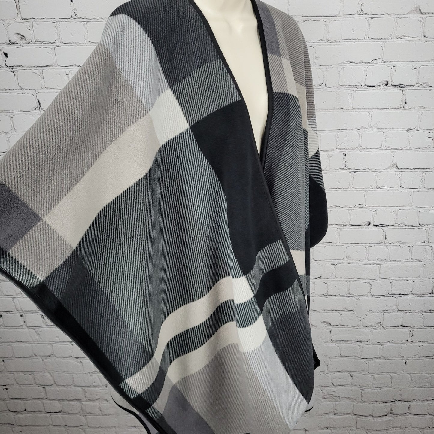 Ike Behar Grey Plaid Fleece Lined Open Cozy Shawl Cape Sweater One Size