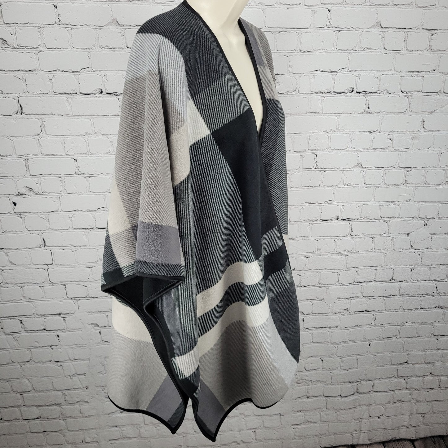 Ike Behar Grey Plaid Fleece Lined Open Cozy Shawl Cape Sweater One Size