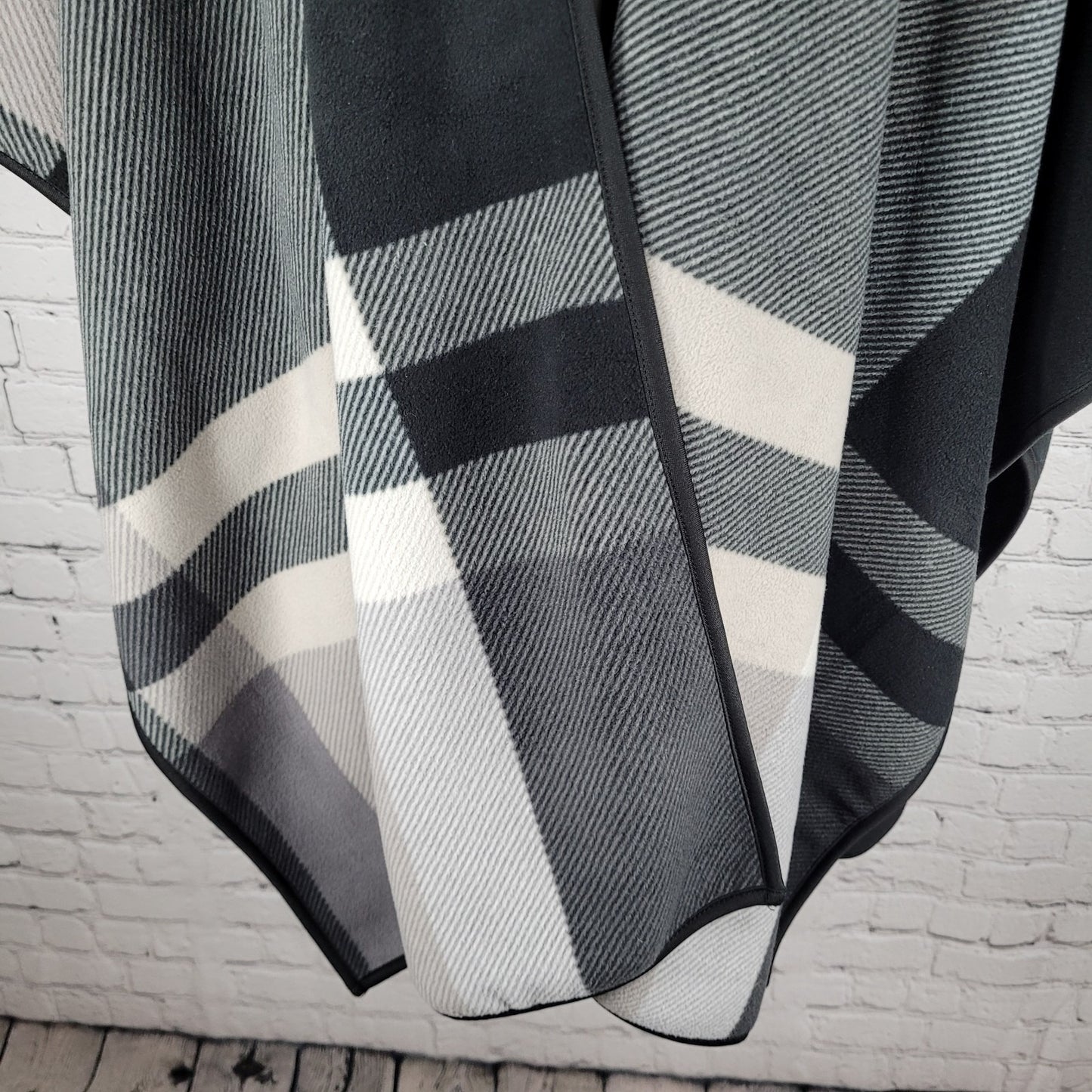 Ike Behar Grey Plaid Fleece Lined Open Cozy Shawl Cape Sweater One Size