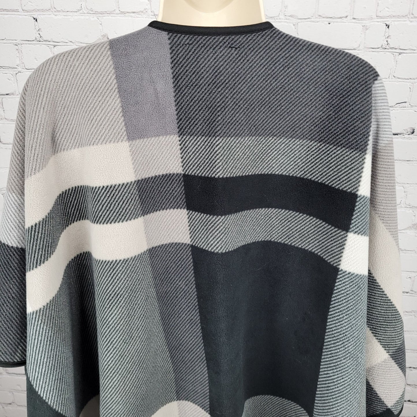 Ike Behar Grey Plaid Fleece Lined Open Cozy Shawl Cape Sweater One Size