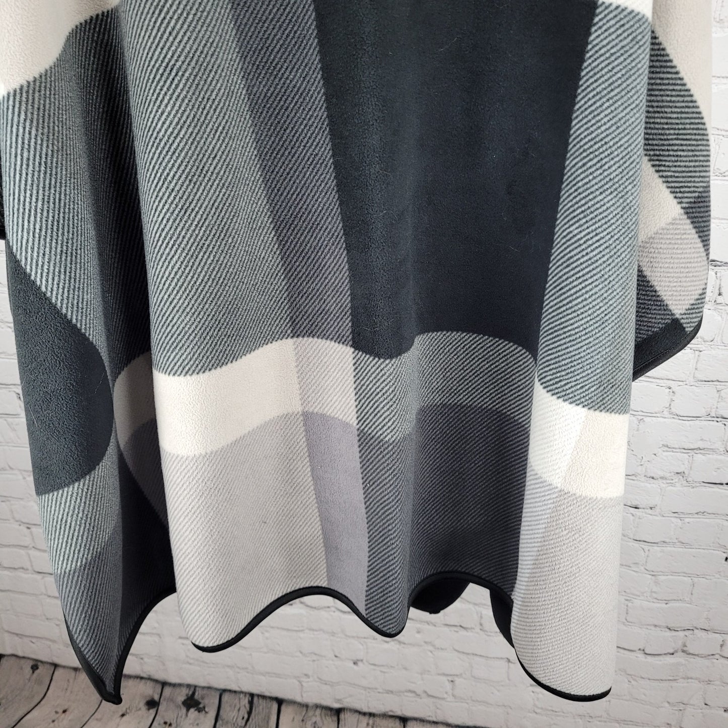 Ike Behar Grey Plaid Fleece Lined Open Cozy Shawl Cape Sweater One Size